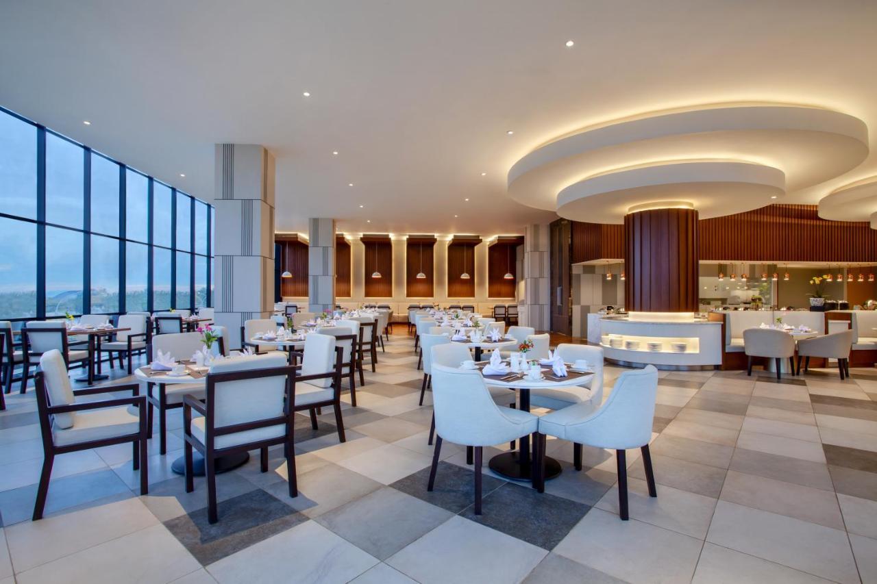 Wyndham Opi Hotel Palembang Exterior photo