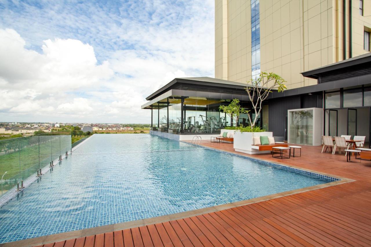Wyndham Opi Hotel Palembang Exterior photo