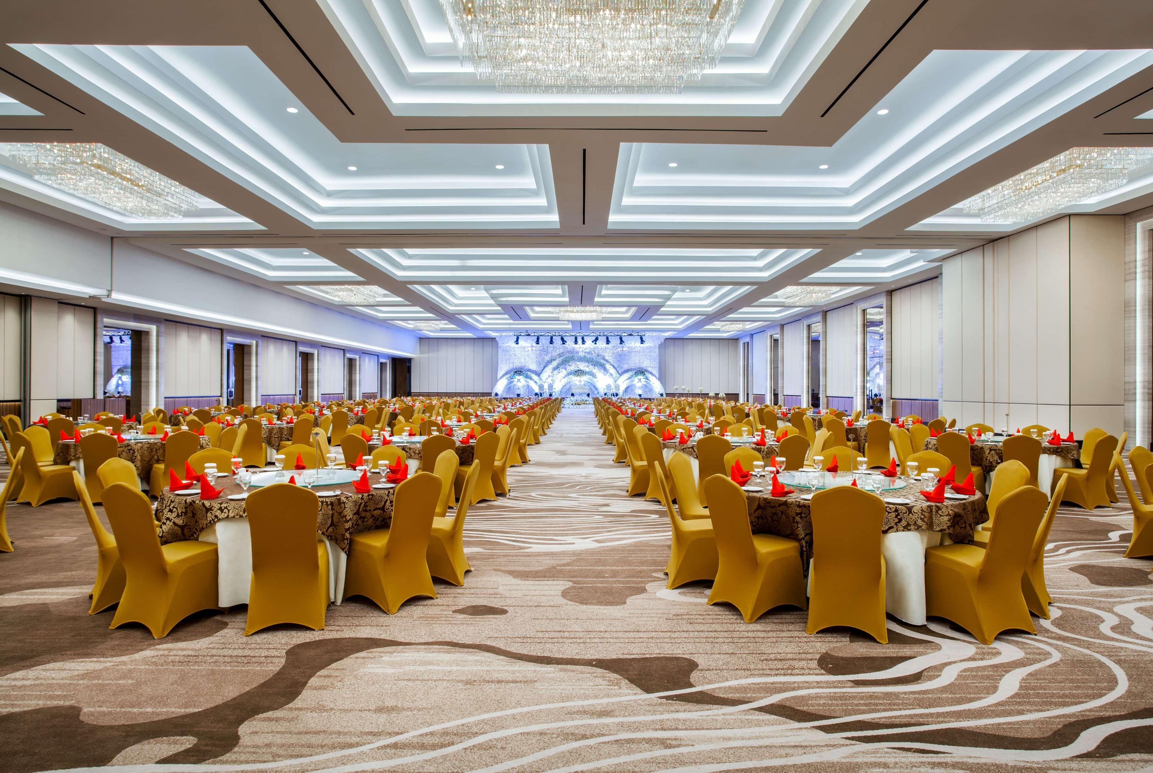 Wyndham Opi Hotel Palembang Exterior photo