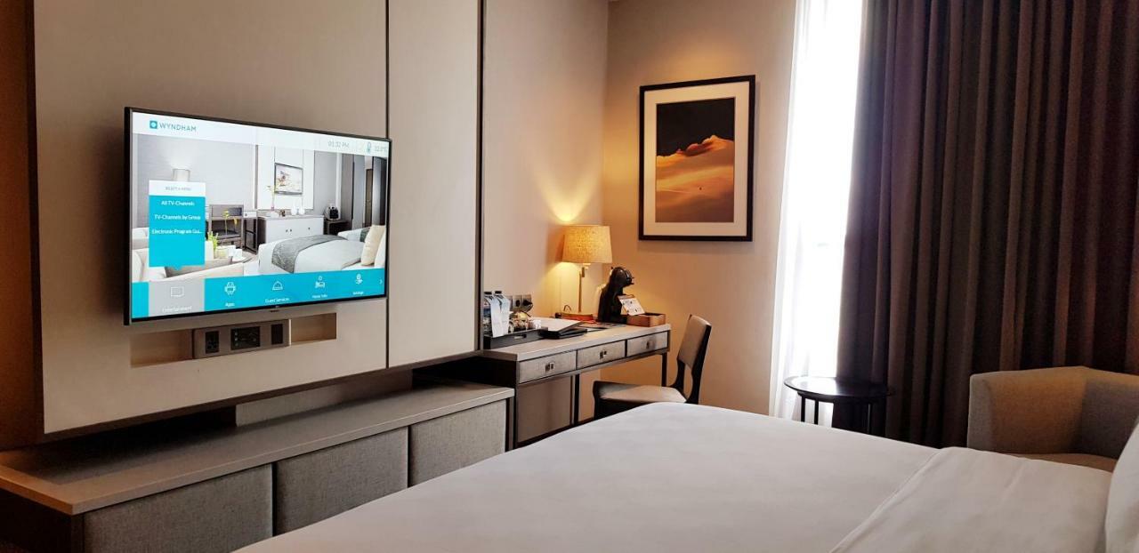Wyndham Opi Hotel Palembang Exterior photo